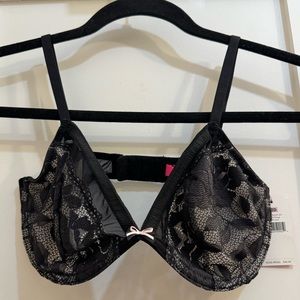 NWT Betsey Johnson unlined plunge lace bra